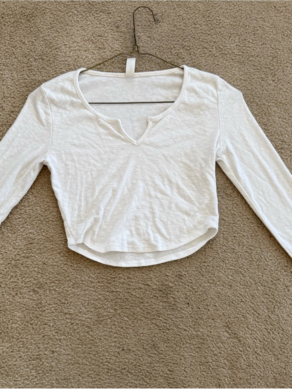 mahina White Cropped Long-Sleeve Notch-Neck Tee